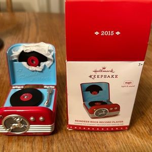 Hallmark keepsake ornament with magic light and sound